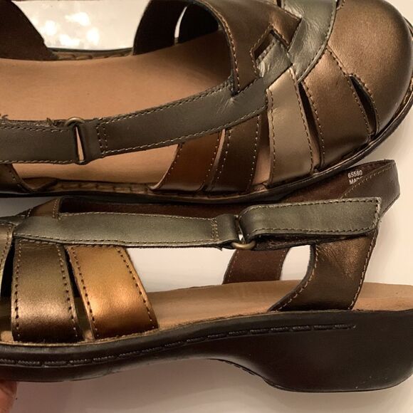 CLARKS Bendables Womens Bronze Leather Sandals. Size 38 - Picture 8 of 8